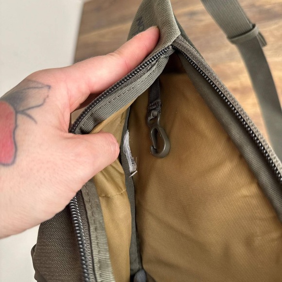 The North Face Electra Sling S Bag Military Green Hiking Fishing - Picture 5 of 9